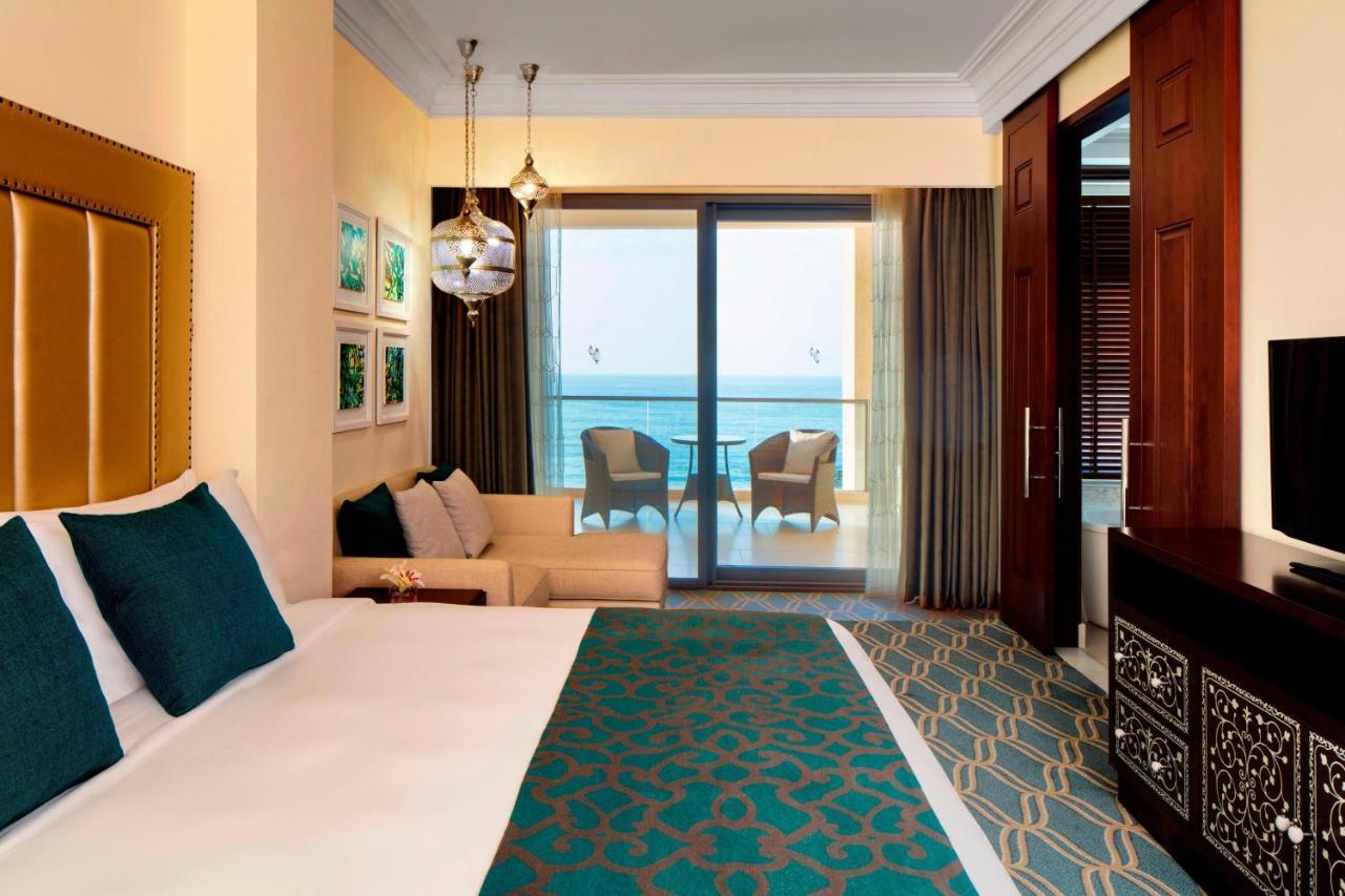 アジュマーン サライ ア ラグジュアリー コレクション リゾート アジュマーン エクステリア 写真 A guest room at the Jumeirah Beach Hotel